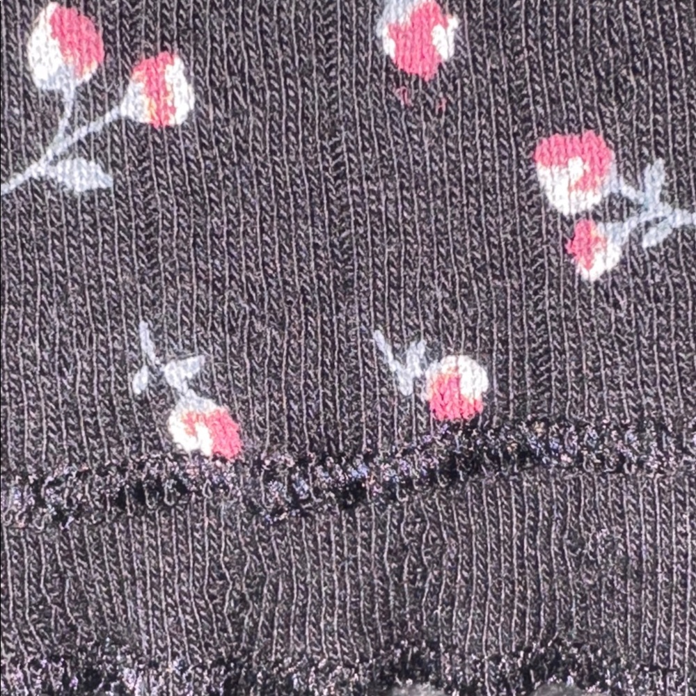 No Boundaries Black W/Floral Scalloped & Trimmed In Black Lace Crip Top NEW! - Picture 3 of 4